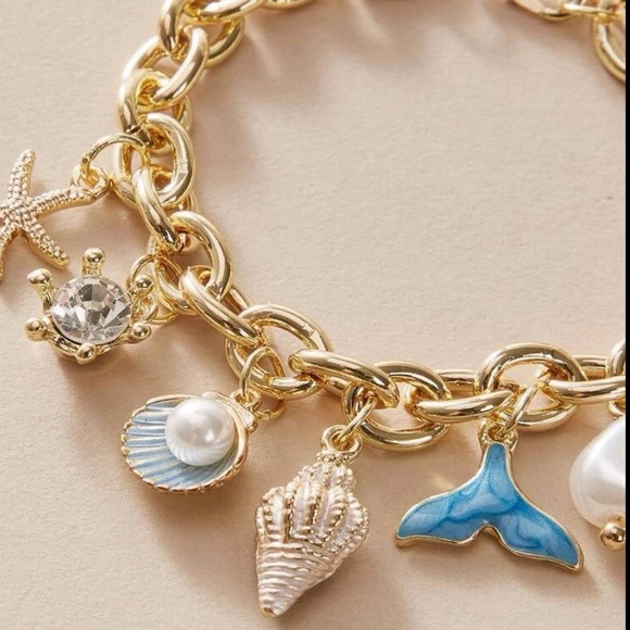 Gold Seashell Charm Bracelet - Picture 3 of 5